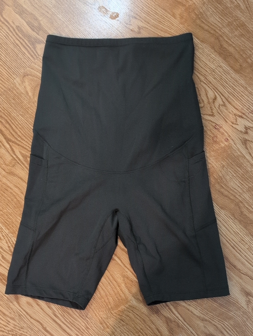 NWOT Hunter Dark Green Maternity Women’s Bike Shorts with Pockets Sz Medium